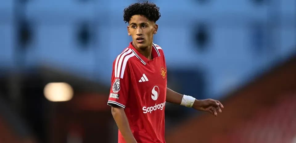 Player in Manchester United jersey on the field