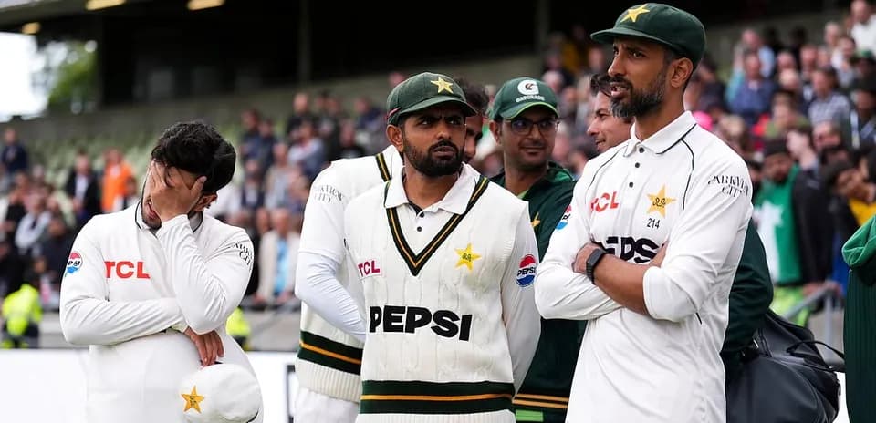 Pakistani cricket players discussing on the field