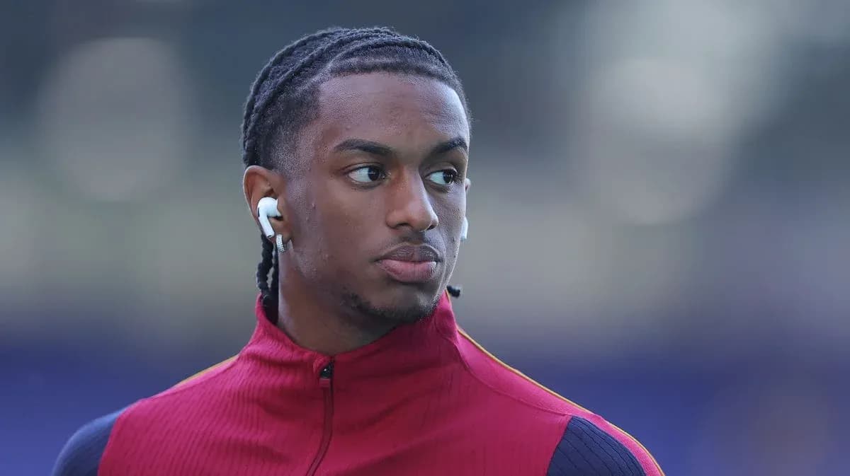 Player wearing earbuds, focused before the match