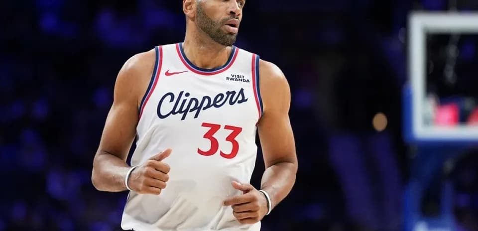 Player in Clippers uniform during basketball game
