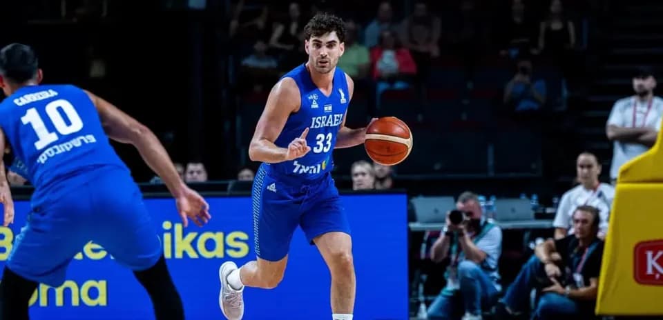 Israeli player dribbling the ball during a game