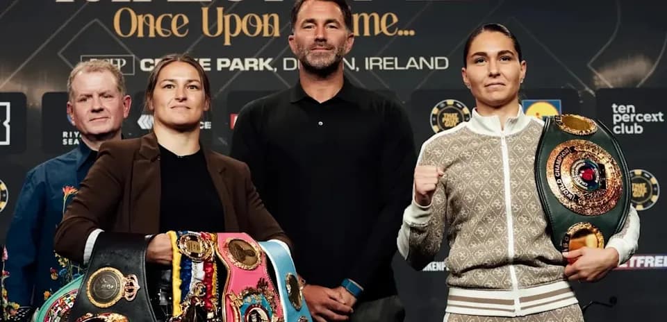 Boxers posing with belts at press conference