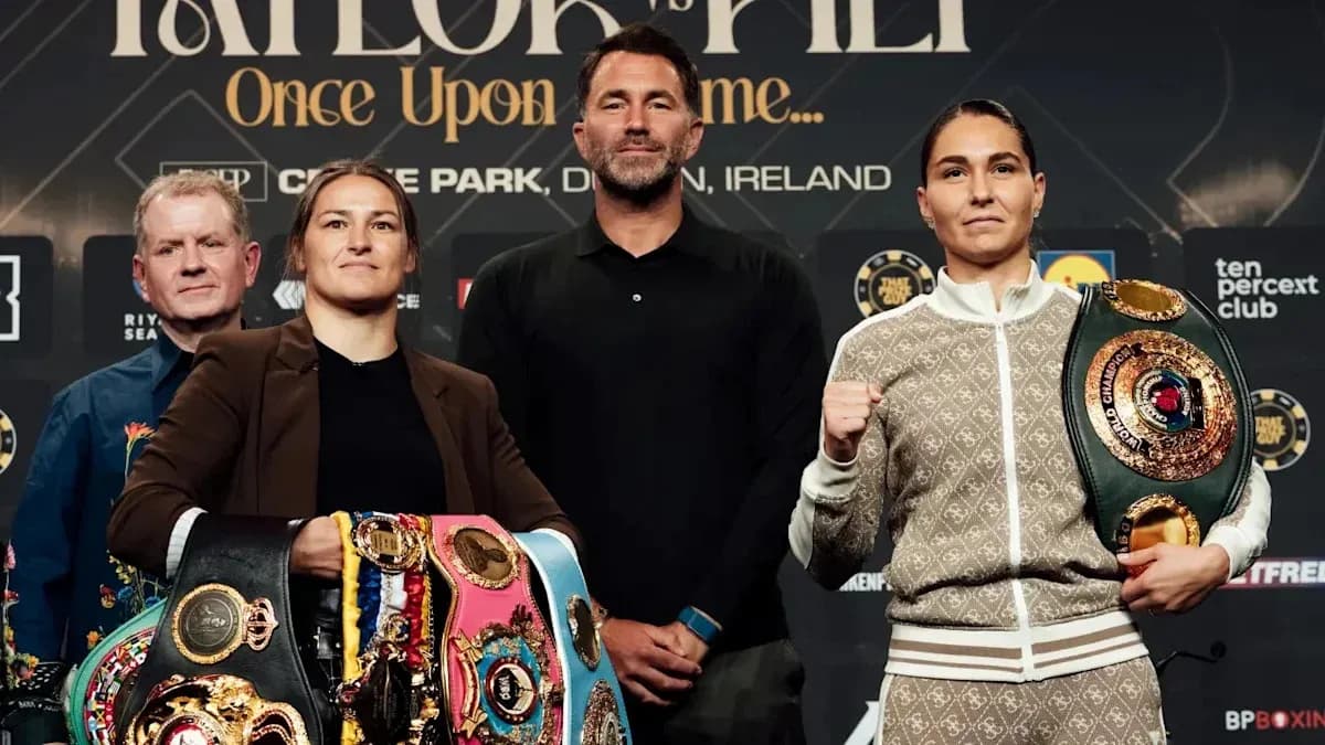 Boxers posing with belts at press conference