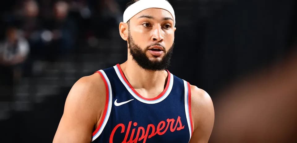 Player in Clippers jersey during game action