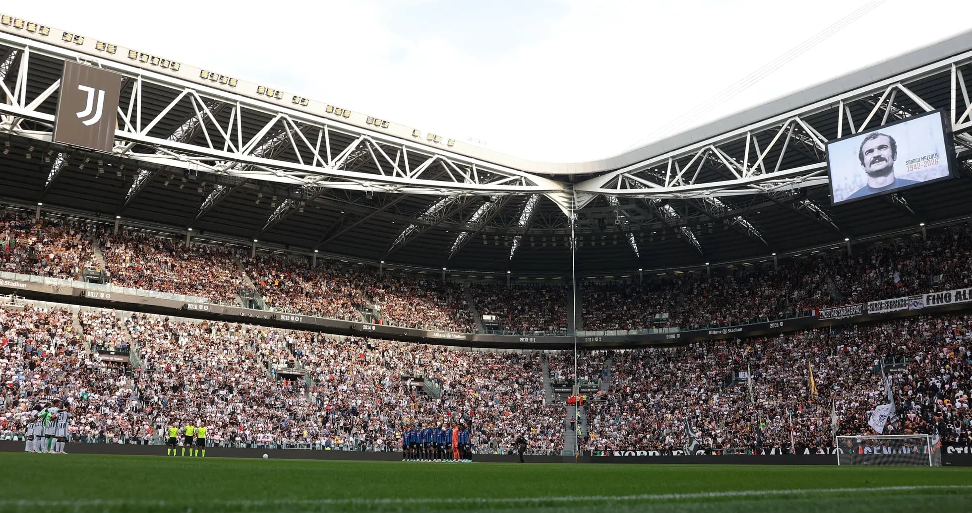 Teams lined up in front of fans at Allianz Stadium
