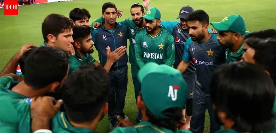 Pakistan cricket team huddled during a strategy talk