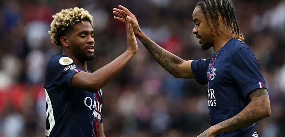 Two PSG players high-fiving during match celebration