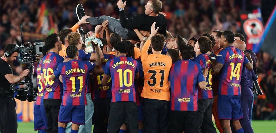Barcelona players celebrating with coach after victory