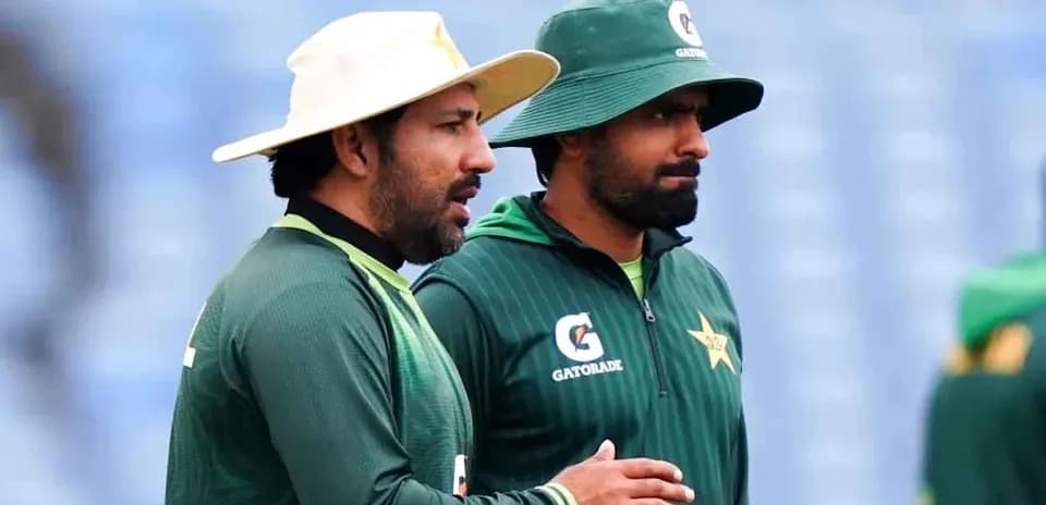 Two Pakistan cricket players in training gear talking