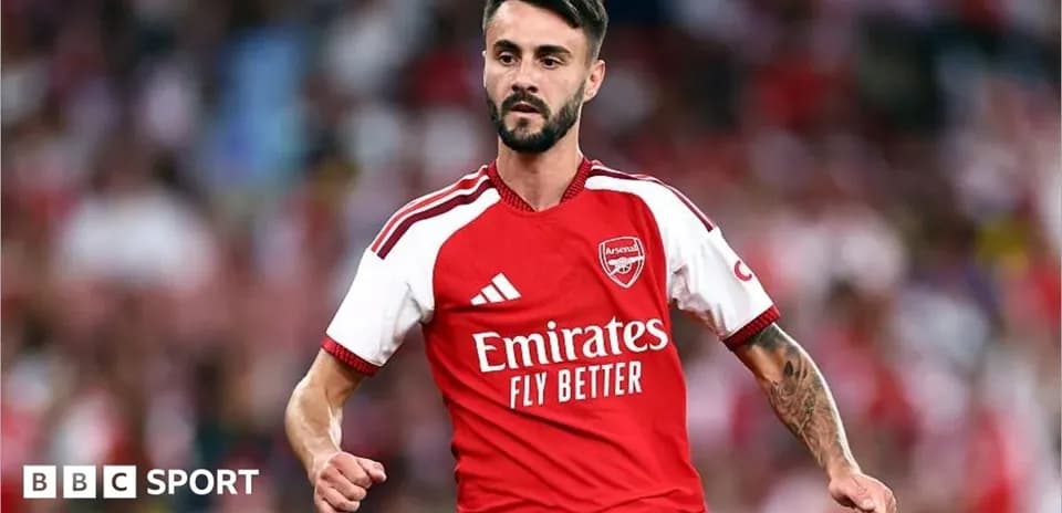 Player in Arsenal kit celebrating during match