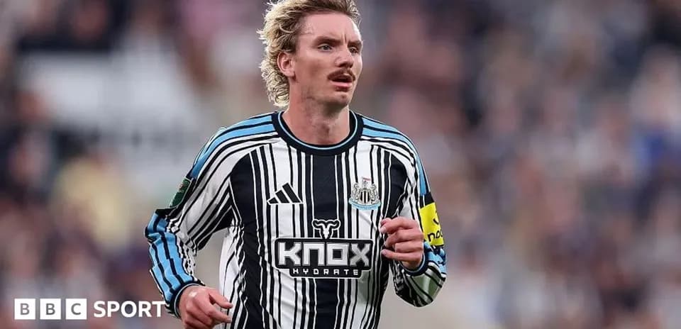 Player running in Newcastle United home kit