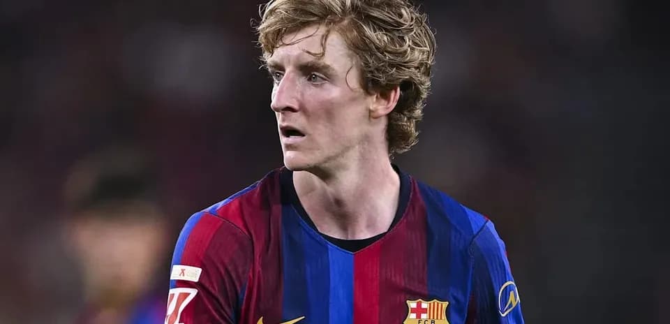Player in FC Barcelona kit during match