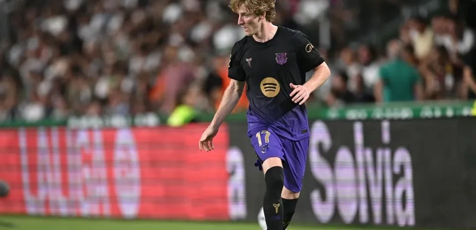 Player in Barcelona kit running with the ball