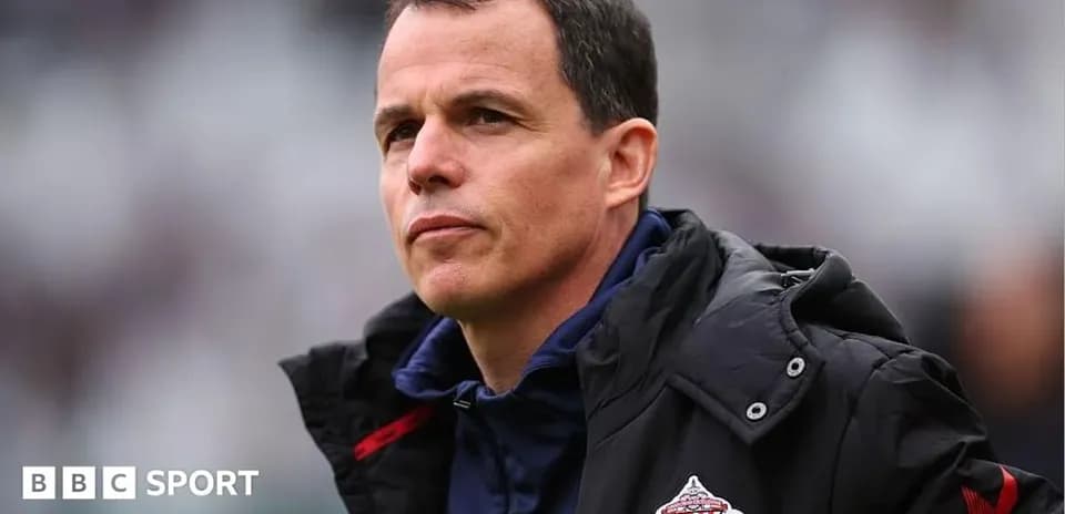 Manager in Sunderland jacket during match preparation