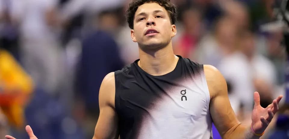 Tennis player expressing frustration during match