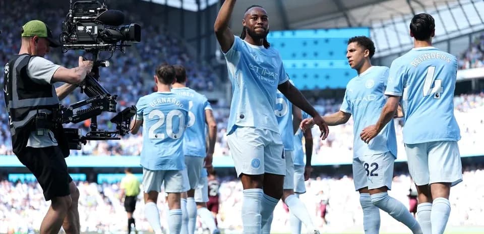 Manchester City players celebrating a goal