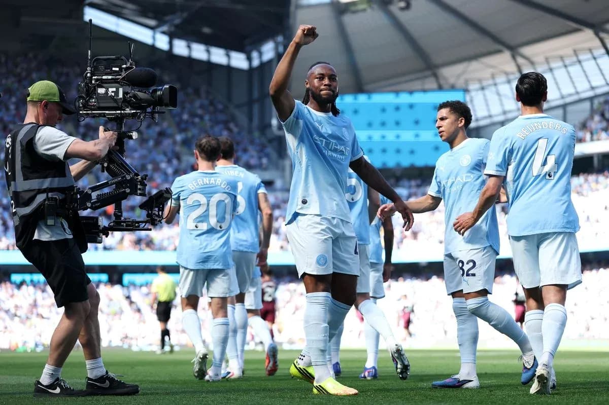 Manchester City players celebrating a goal