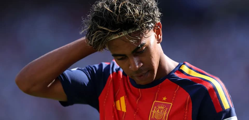 Player in Spain jersey with head down