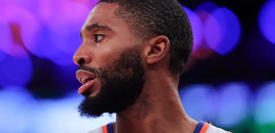 Basketball player in profile during a game