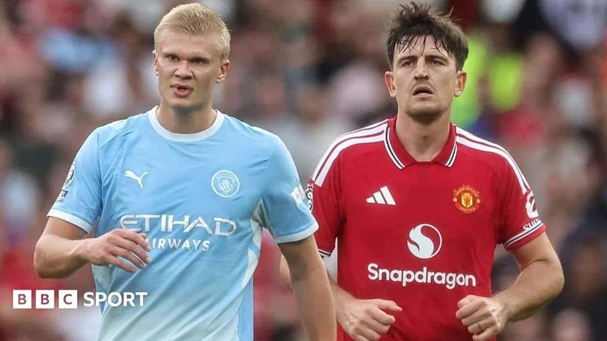 Players from Manchester City and Manchester United during match