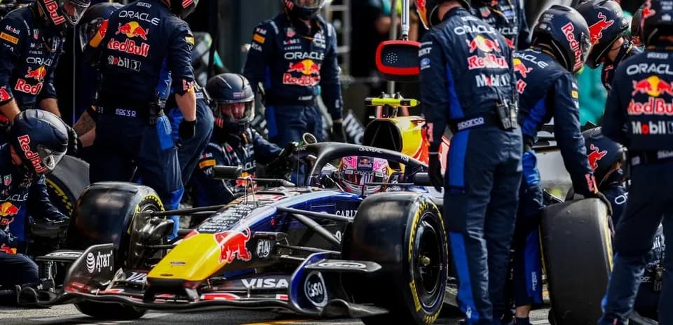 Red Bull Racing team performing a pit stop on car