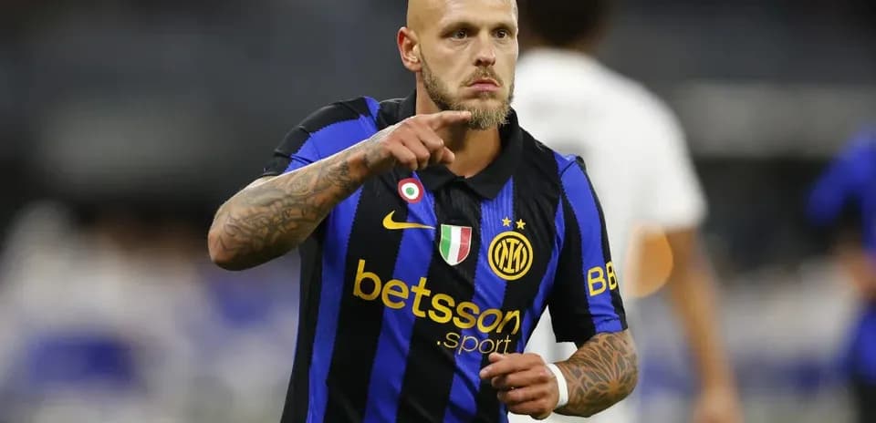 Player gesturing during a match in black and blue jersey
