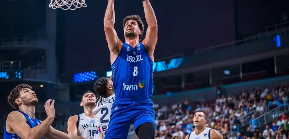 Player from Israel attempting a slam dunk