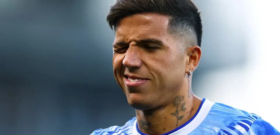 Player with tattoos during warm-up session