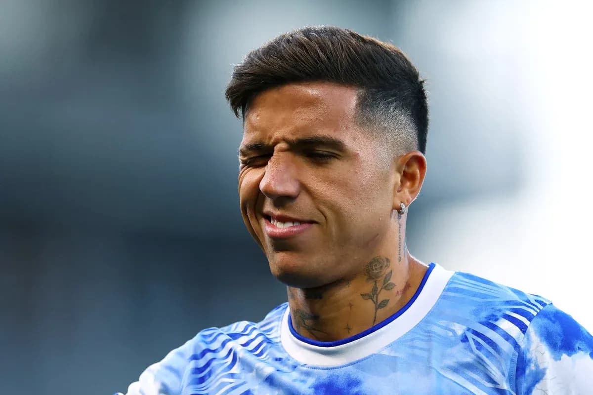 Player with tattoos during warm-up session