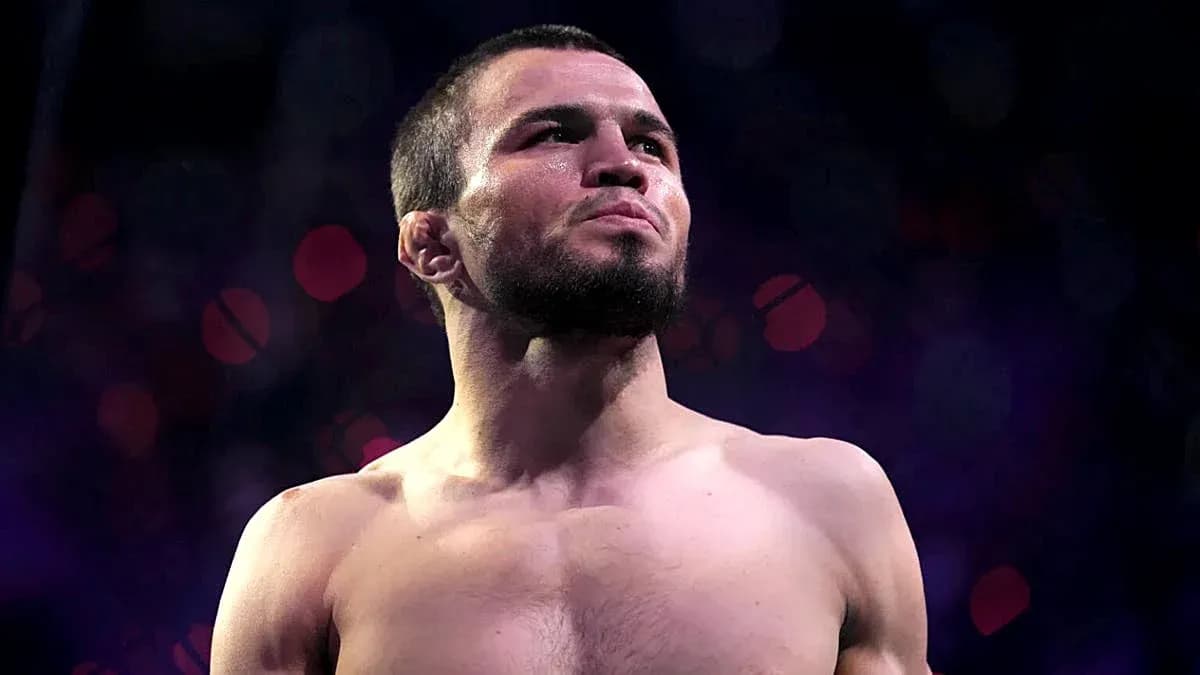 Fighter posing in the arena before match