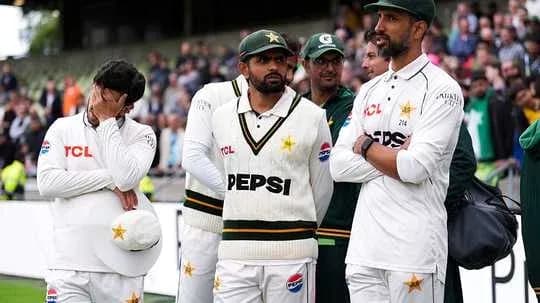 Pakistan cricket team players standing on the field Pakistan cricket team players standing on the field