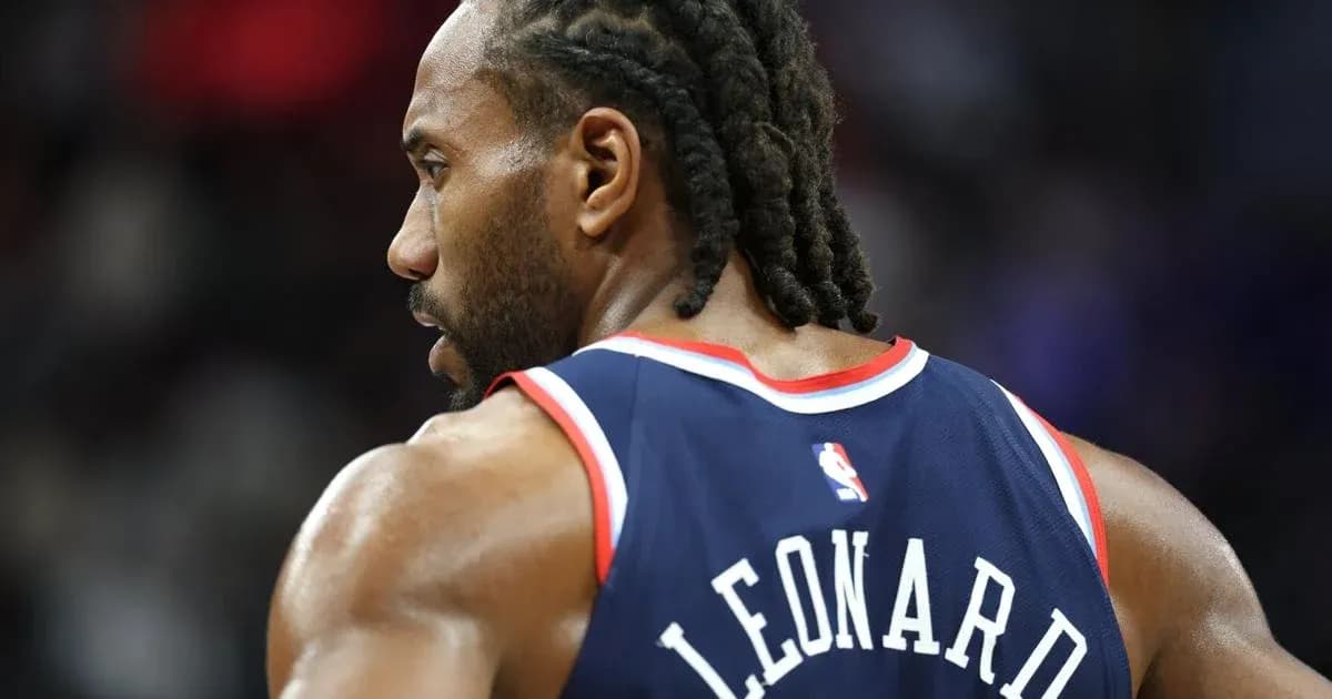Basketball player wearing jersey with 'LEONARD' on back Basketball player wearing jersey with 'LEONARD' on back