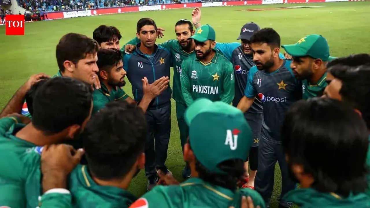 Pakistan cricket team huddled during a strategy talk Pakistan cricket team huddled during a strategy talk