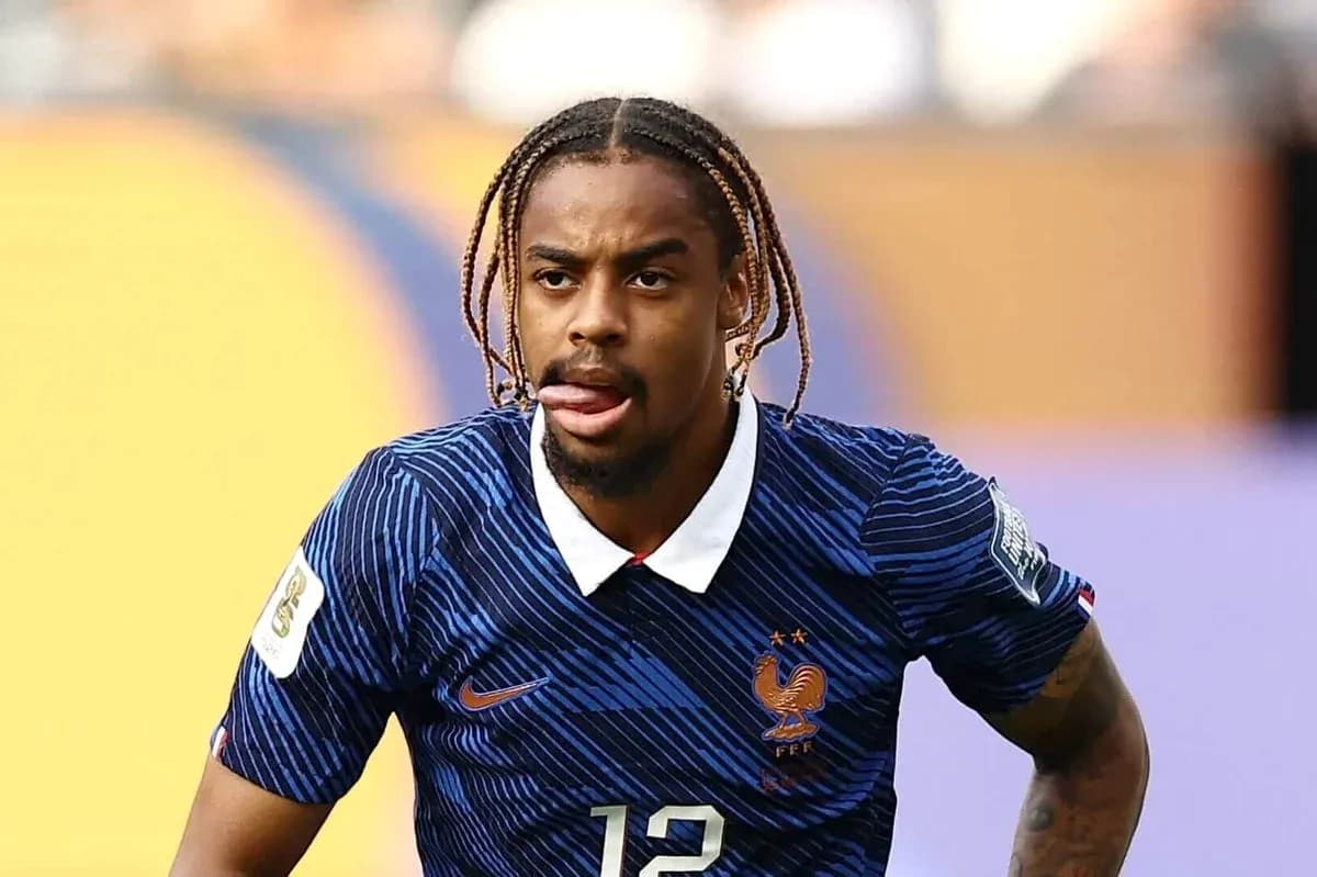 Player in blue France jersey during match action Player in blue France jersey during match action