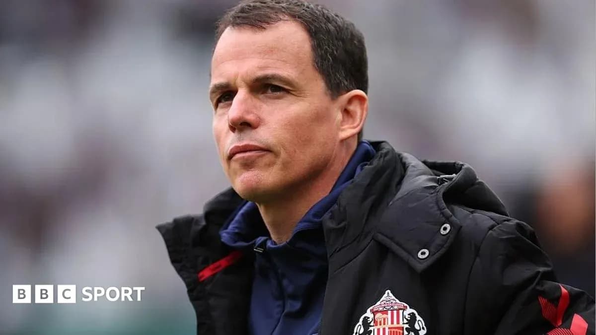 Manager in Sunderland jacket during match preparation Manager in Sunderland jacket during match preparation