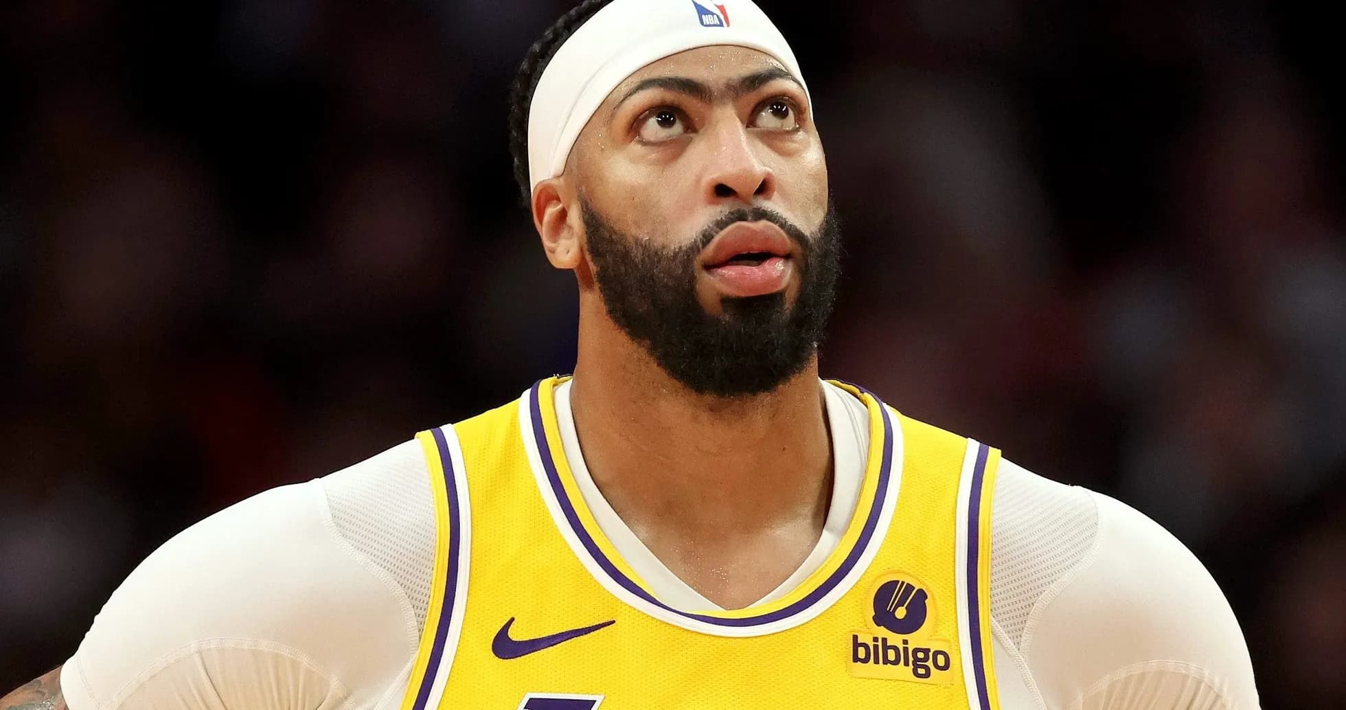 Player in Lakers jersey looking up during game Player in Lakers jersey looking up during game